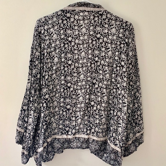 Kimono Style Cardigan - Picture 4 of 8